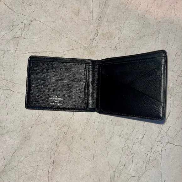 LOUIS VUITTON logo slender foldable card holder wallet in great condition. - Picture 3 of 6